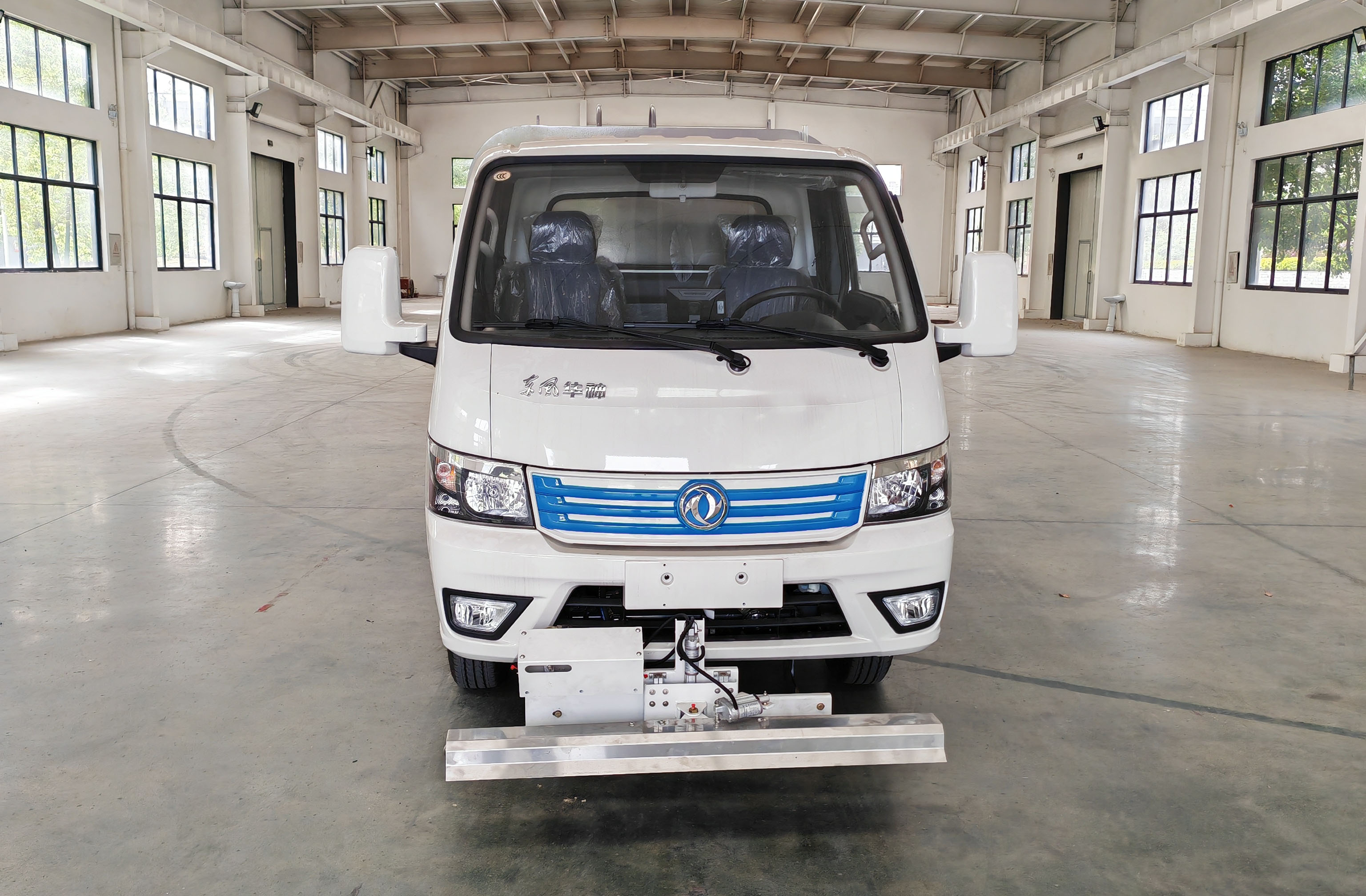 東風華神3方路面高端養(yǎng)護車圖片2