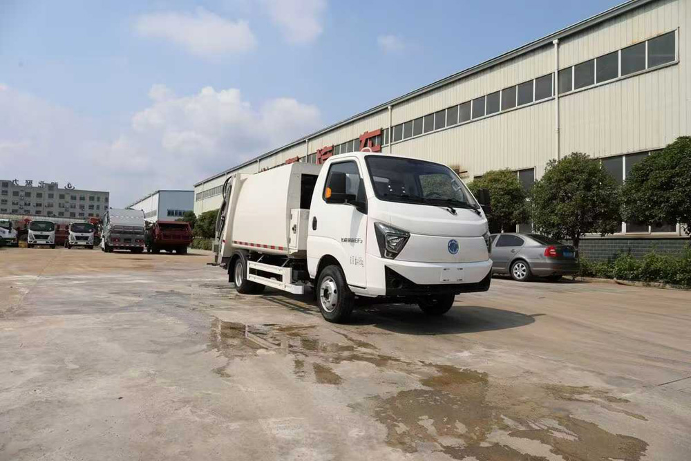 飛碟3方純電動壓縮垃圾運輸車